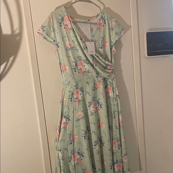 Chic Mint Floral Midi Dress - Picture 3 of 8